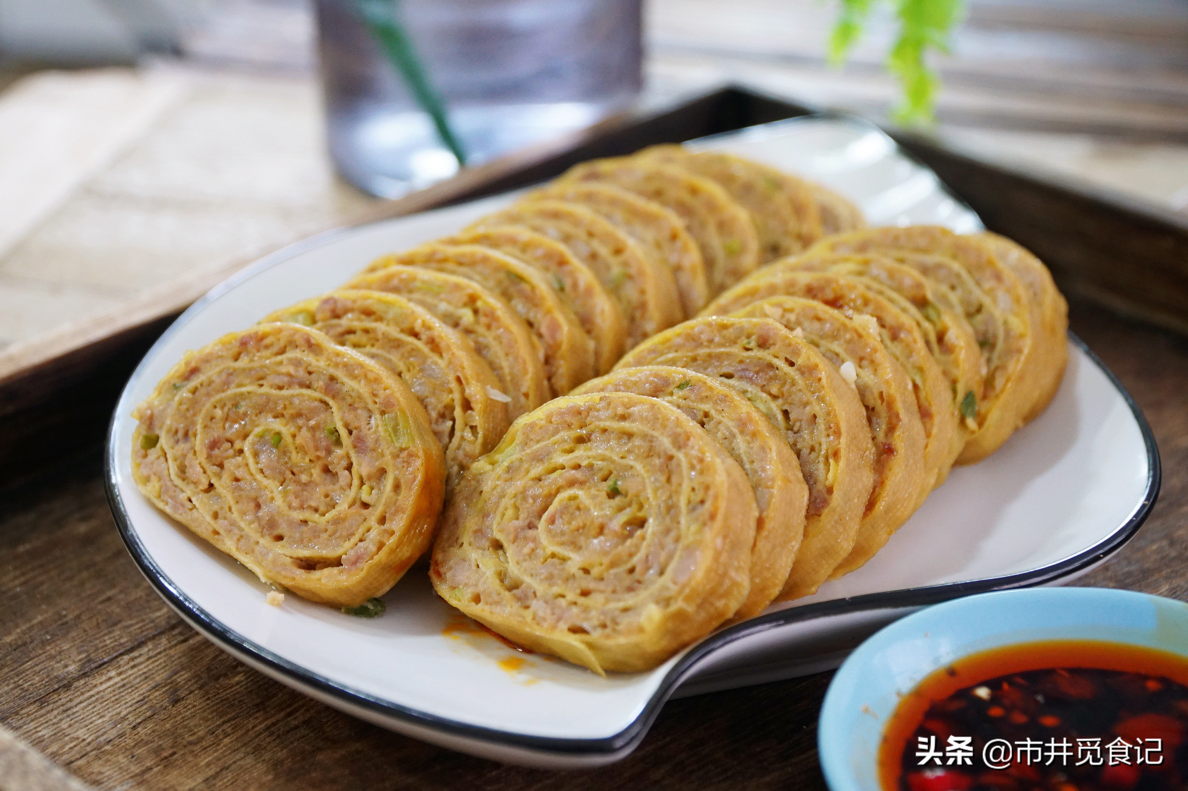 半碗肉馅，一张豆皮，简单3步自制香肠，鲜香可口，孩子特别爱吃