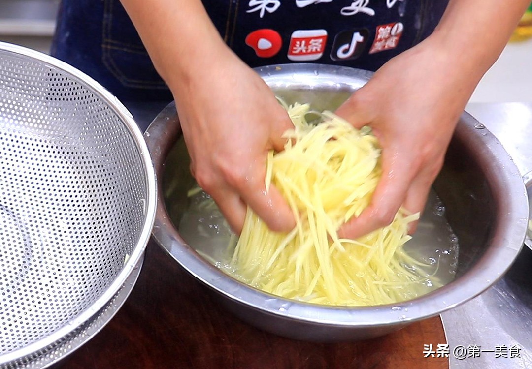 青椒土豆絲的做法,青椒土豆絲的做法步驟