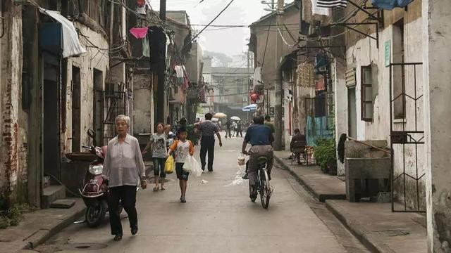 六环外的北京：每天通勤都像春运，孤独迷茫依然向阳