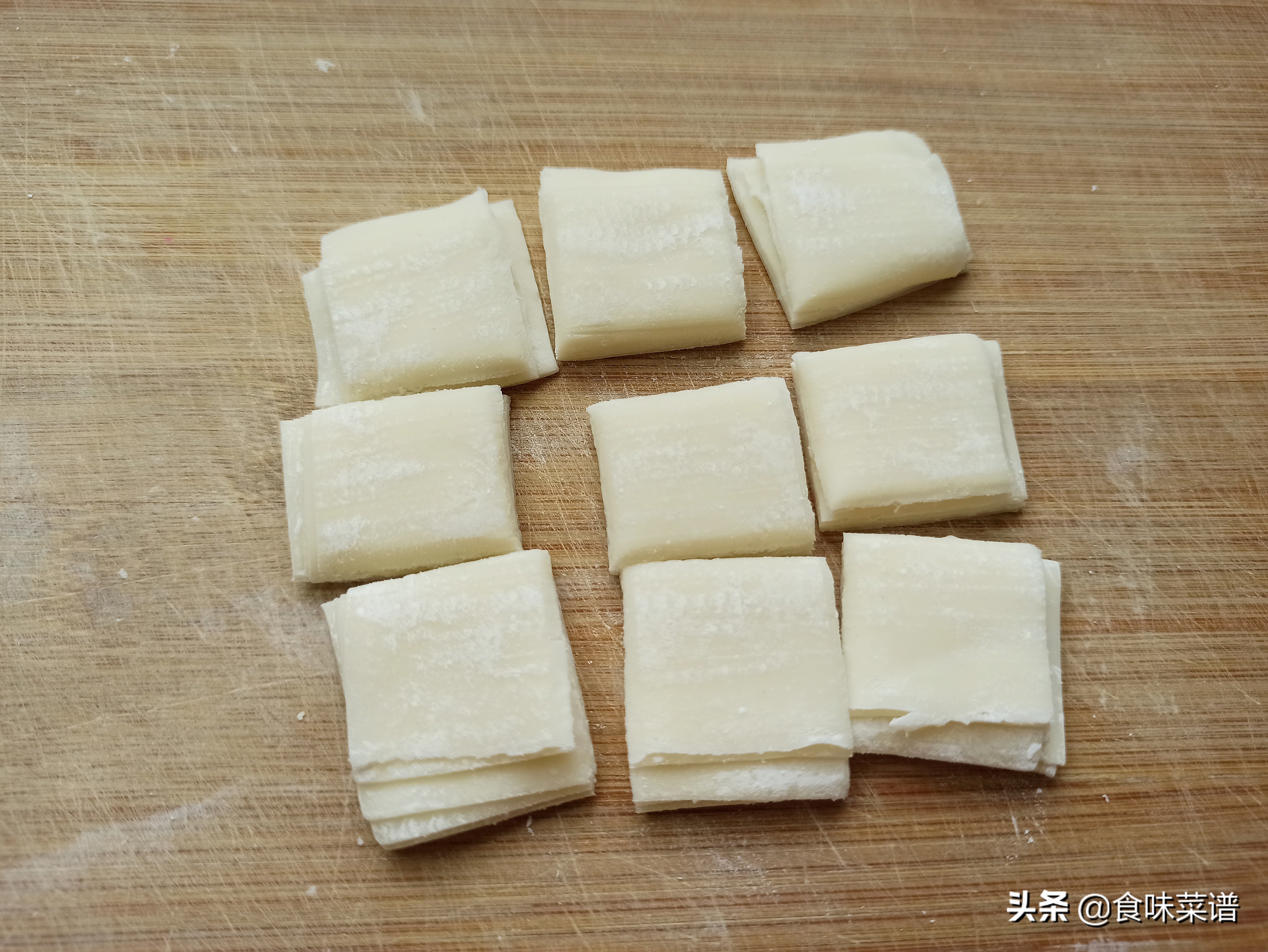 剩下的馄饨皮别浪费，教你一个新吃法，酥脆可口，出锅秒变小零食