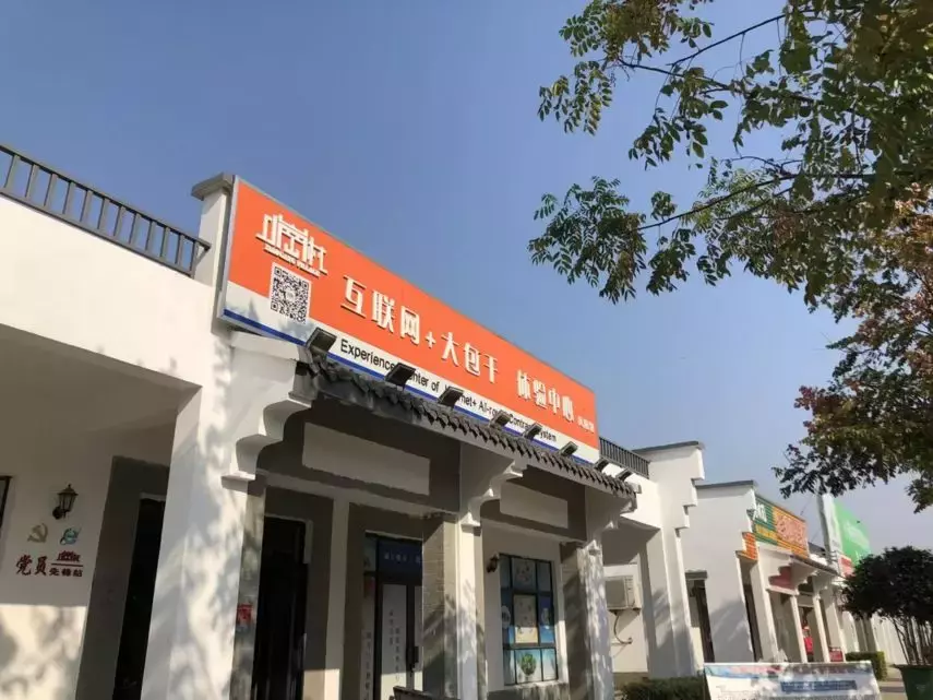 放弃百万年薪,回村领1000元工资,他说:我接过了父亲的接力棒