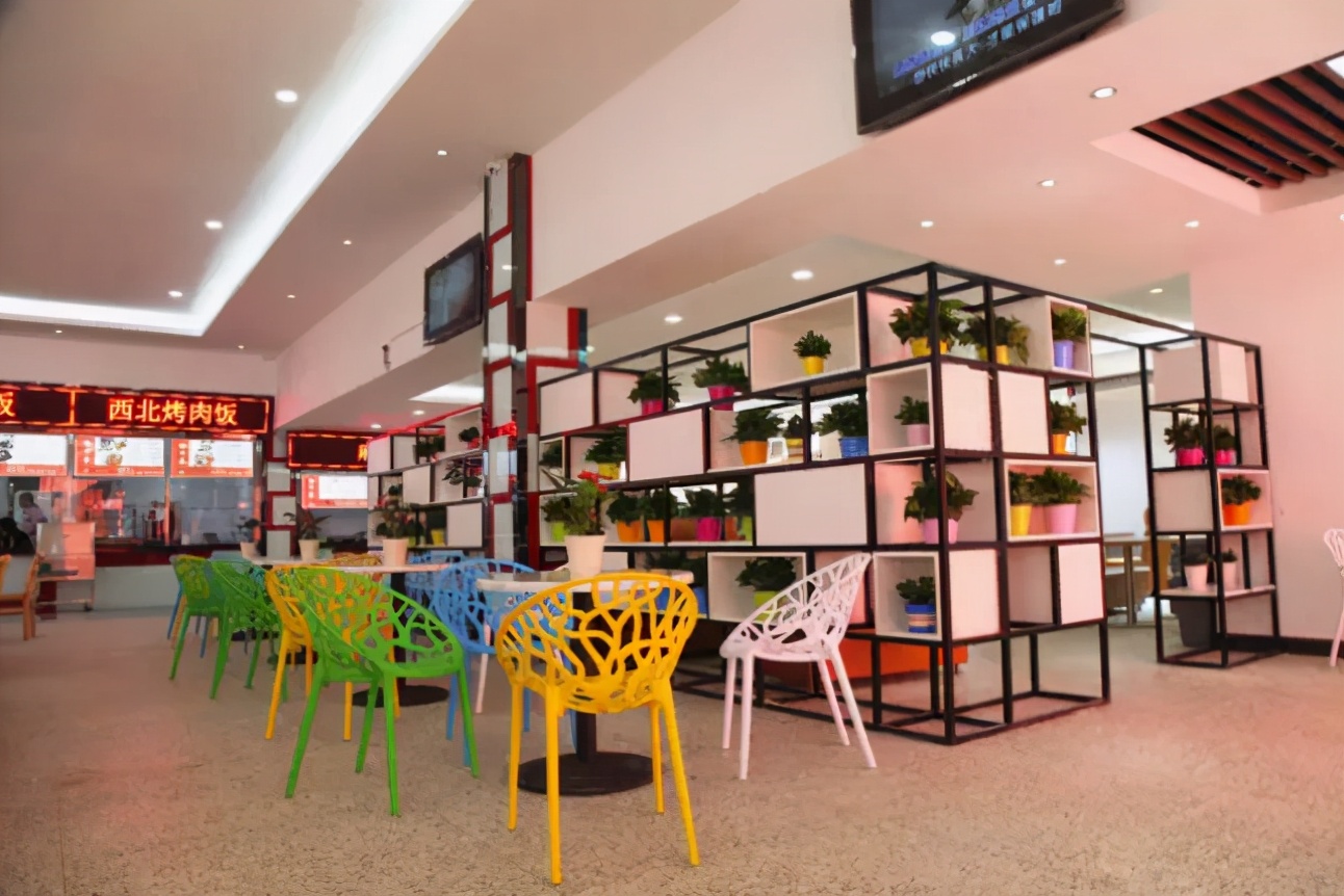 酷！坐拥19个食堂，汇聚8大菜系，武汉这所高校把餐厅打造成了“网红”