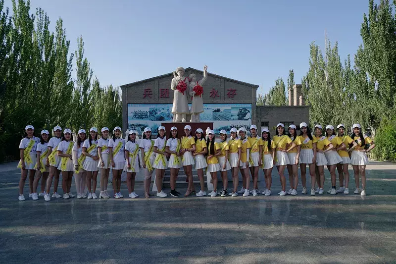 世界旅游小姐畅游巴彦淖尔，美女＋美景，保证让你看花眼