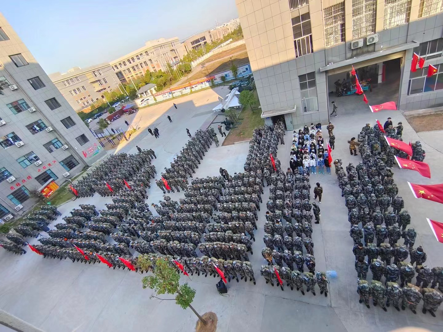 缅怀革命先烈、传承红色基因、展示应工风采