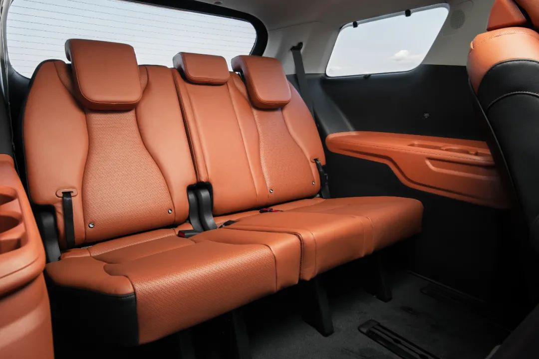 丰田赛那对比起亚嘉华：谁是最佳家用MPV？