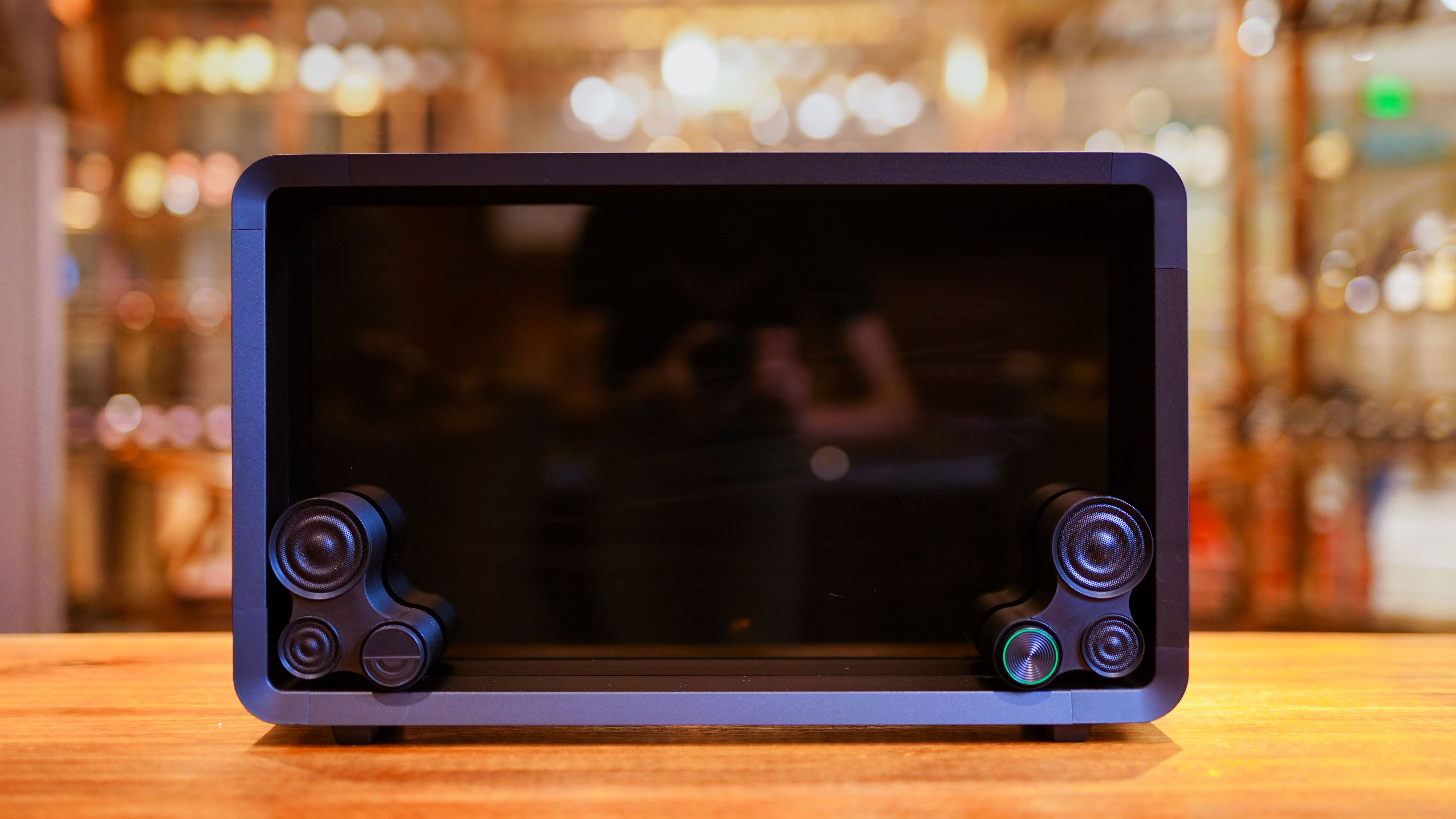 世间最靓神器，Lyiew 悬浮歌词蓝牙音箱，演绎别样的音乐视听盛宴