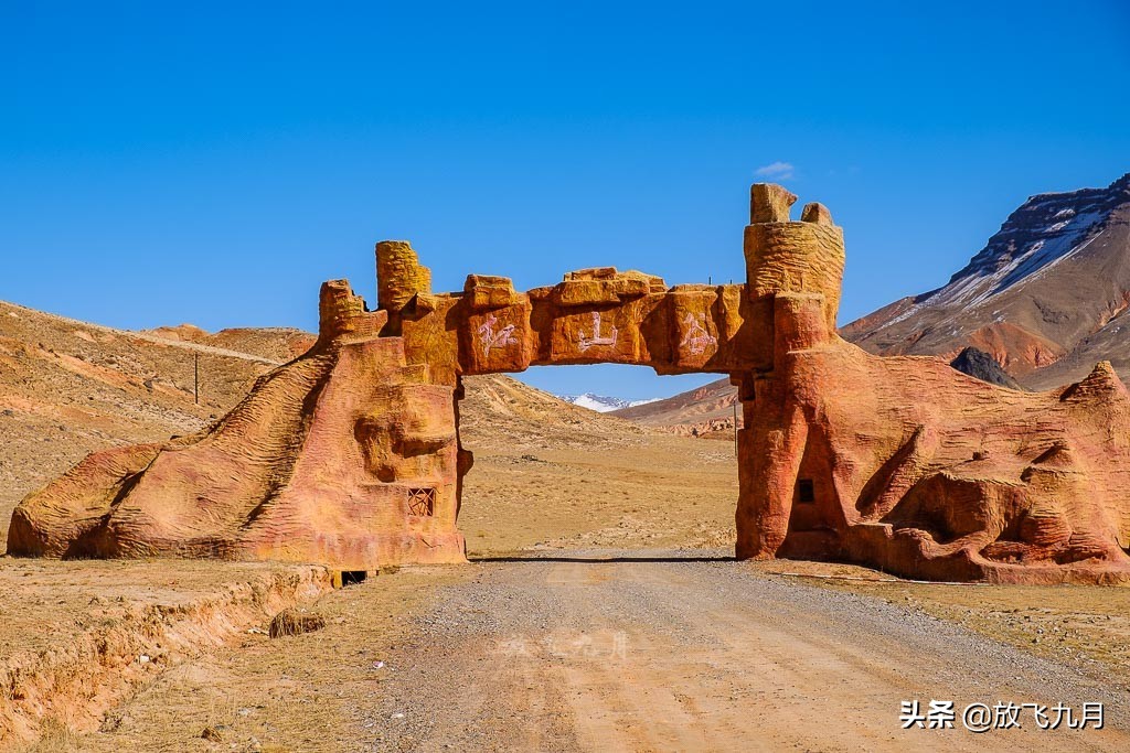 新疆旅游哪些地方需要办边防证？与哪些国家边境相邻？哪个免费