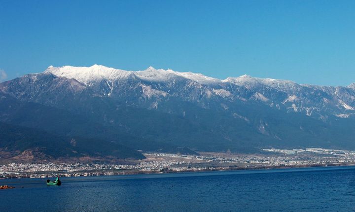 苍山：大理著名的“风花雪月”四景之一，风光秀美，巍峨壮观