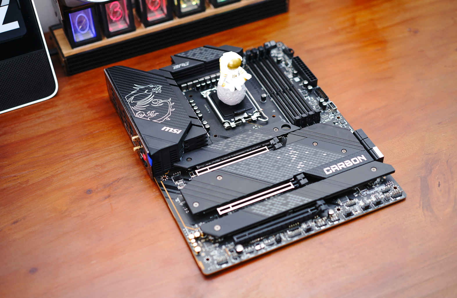 intel酷睿12代首发“座驾”来了！微星Z690 CARBON WIFI抢先开箱