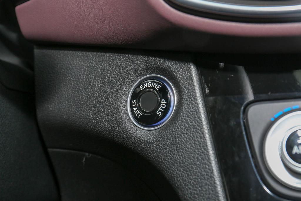 第四代胜达SANTAFE，智享便捷大六座SUV