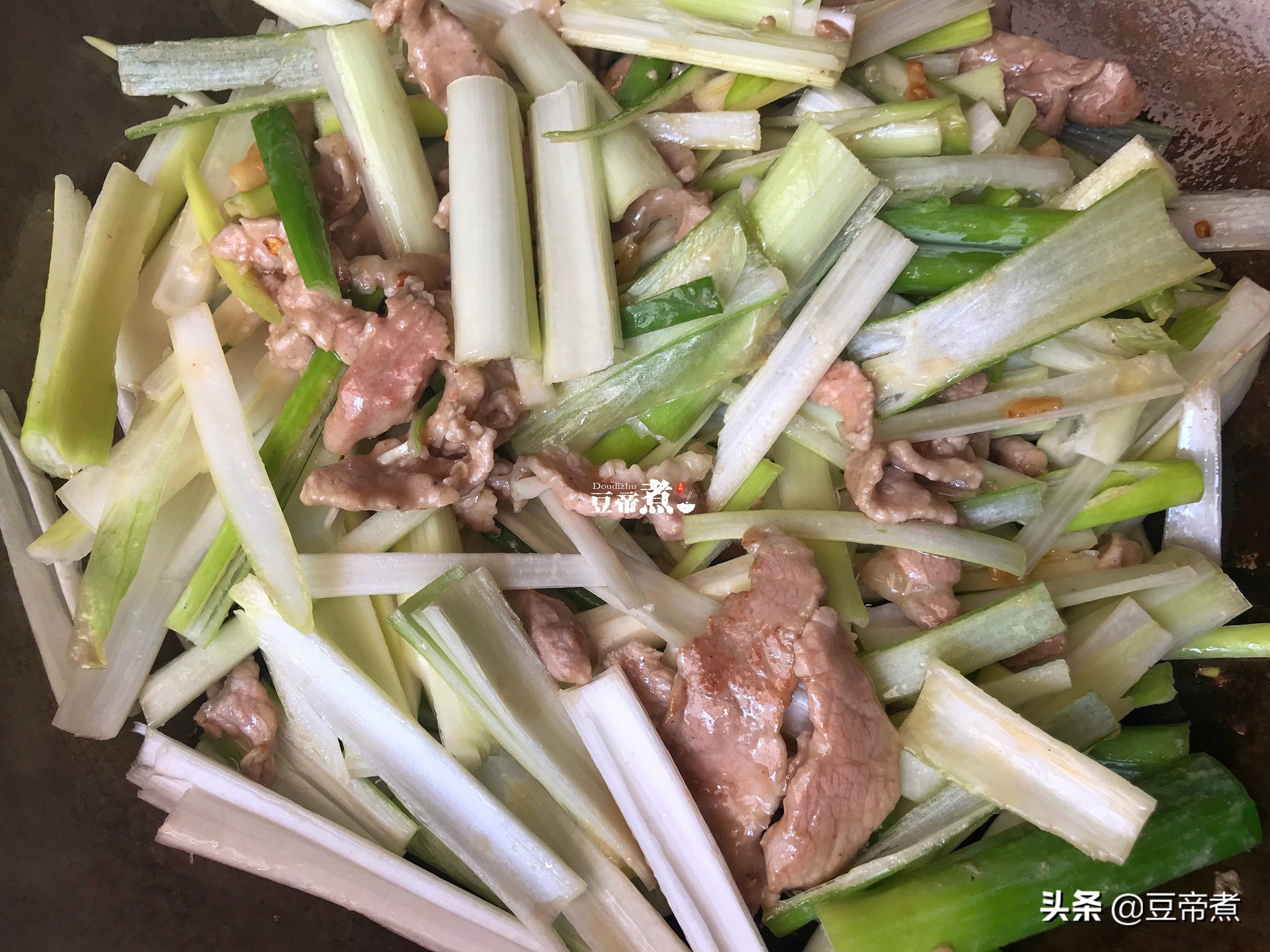 此菜便宜又好吃，经常吃能预防感冒，还壮阳补阴，东北老铁都知道