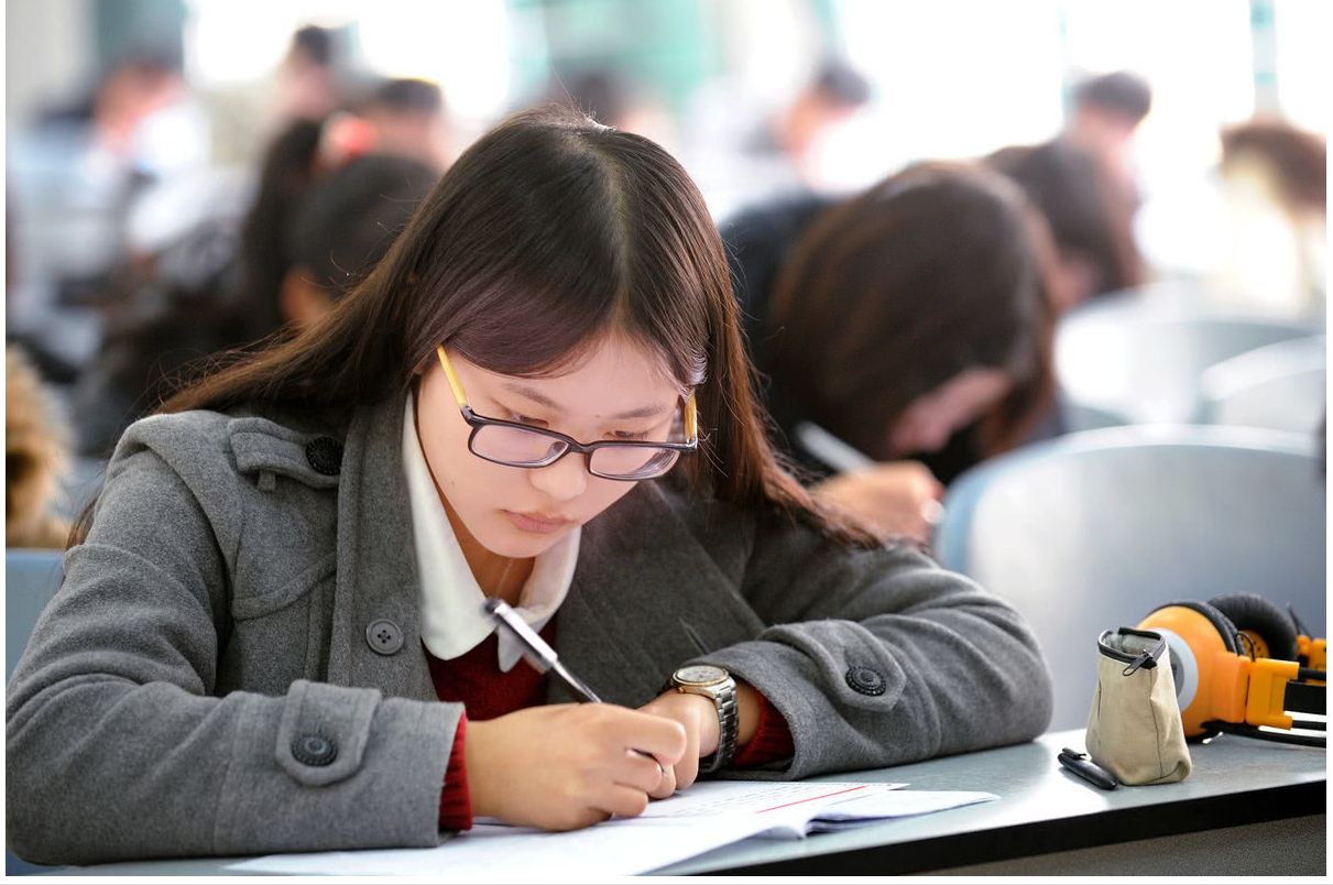 大学期间，有哪些证书比较实用，机智的同学高中一毕业就开始准备