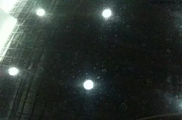 撕不掉的痛！车贴怎么清除才不伤车？