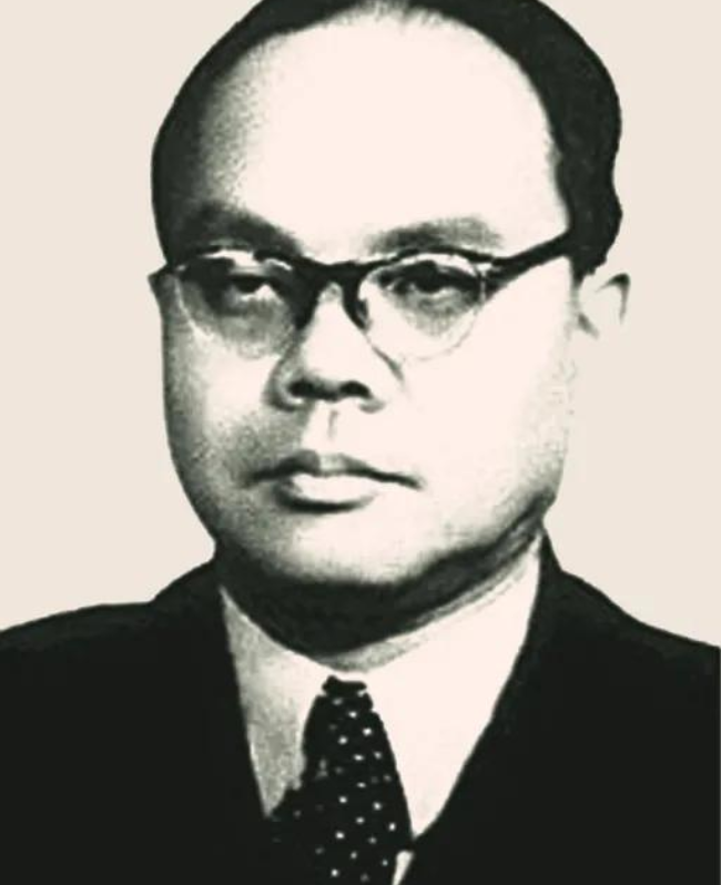 1990年，86岁邓小平来到发妻墓前，对邓楠说：她比这照片上更漂亮