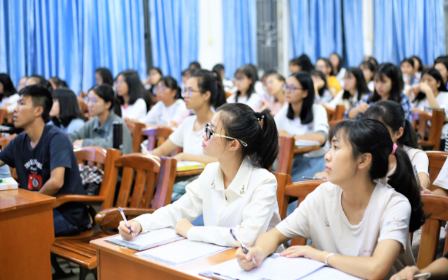 教育部传来好消息，2类学历不考试直接发教资证，毕业就能当老师