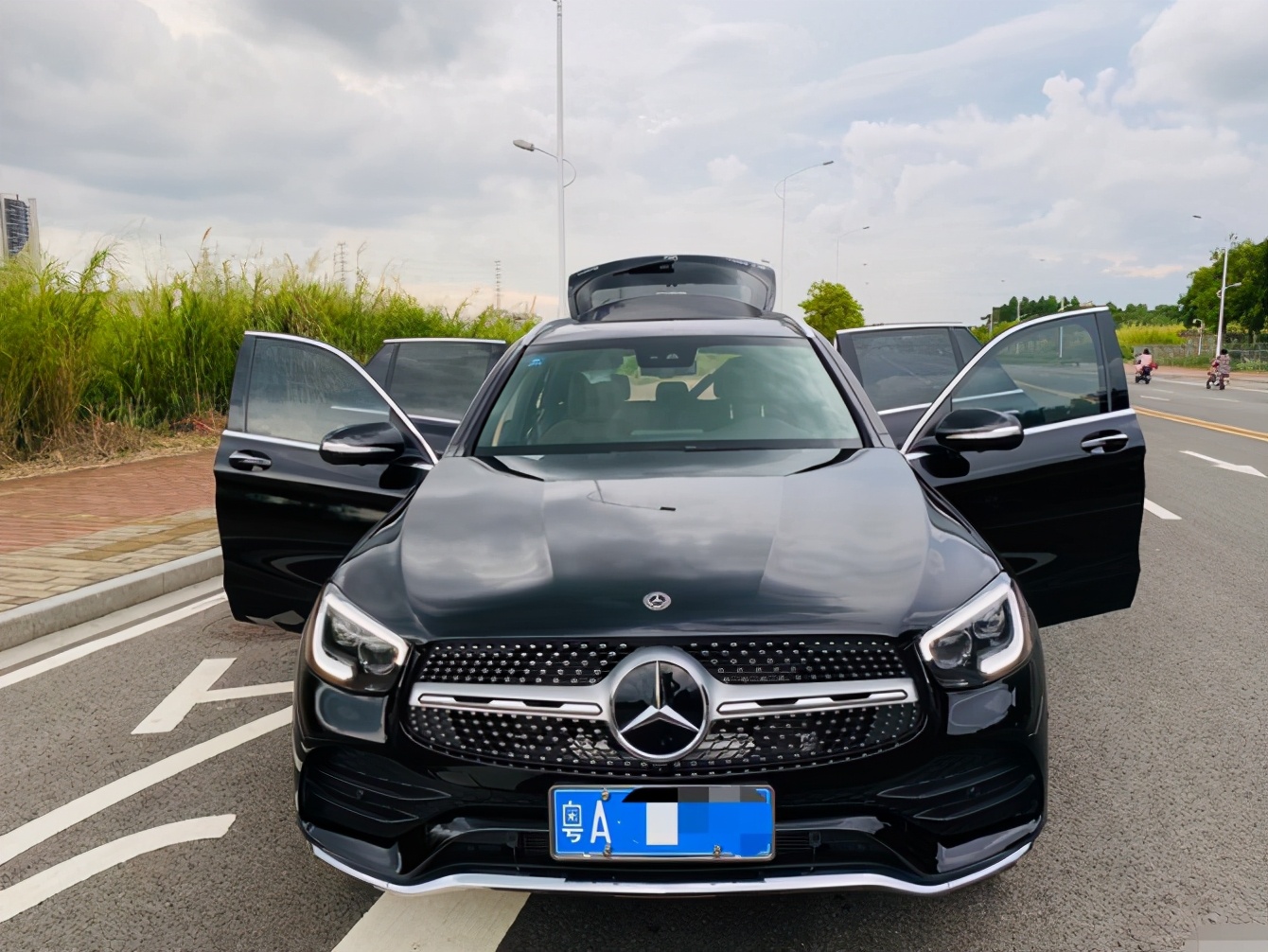 开惯了奔驰GLC，再开路虎揽胜极光L，明白了奔驰和路虎的差别