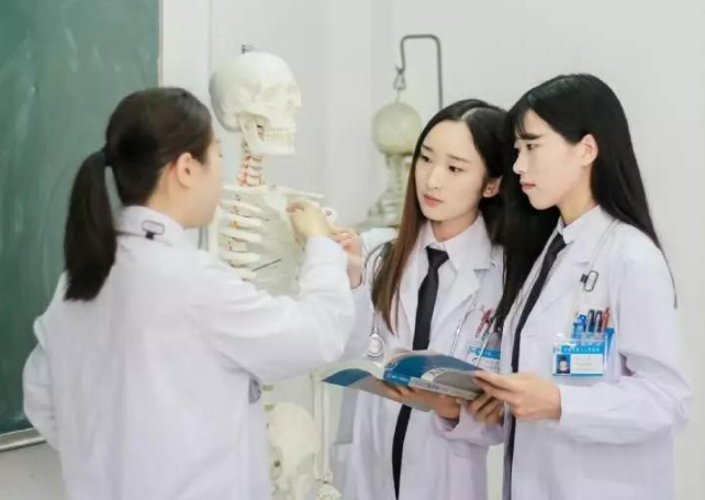 考上就能“免费读”的大学，不仅就业轻松，未来发展前景还很好