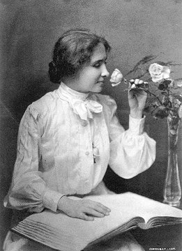 这样评价她:"19世纪出现了两个了不起的人物,一个是拿破仑,一个是海伦