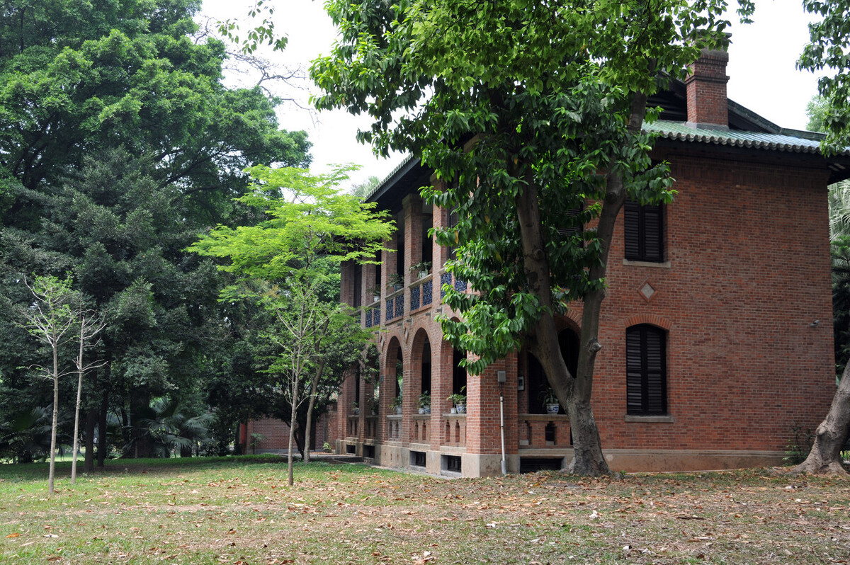 两院院士名单公布，中山大学全部“挂零”，双鸭山大学实至名归