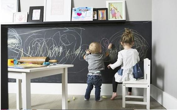 扔掉「沙發＋電視」，如何把客廳布置成家庭學習活動區？