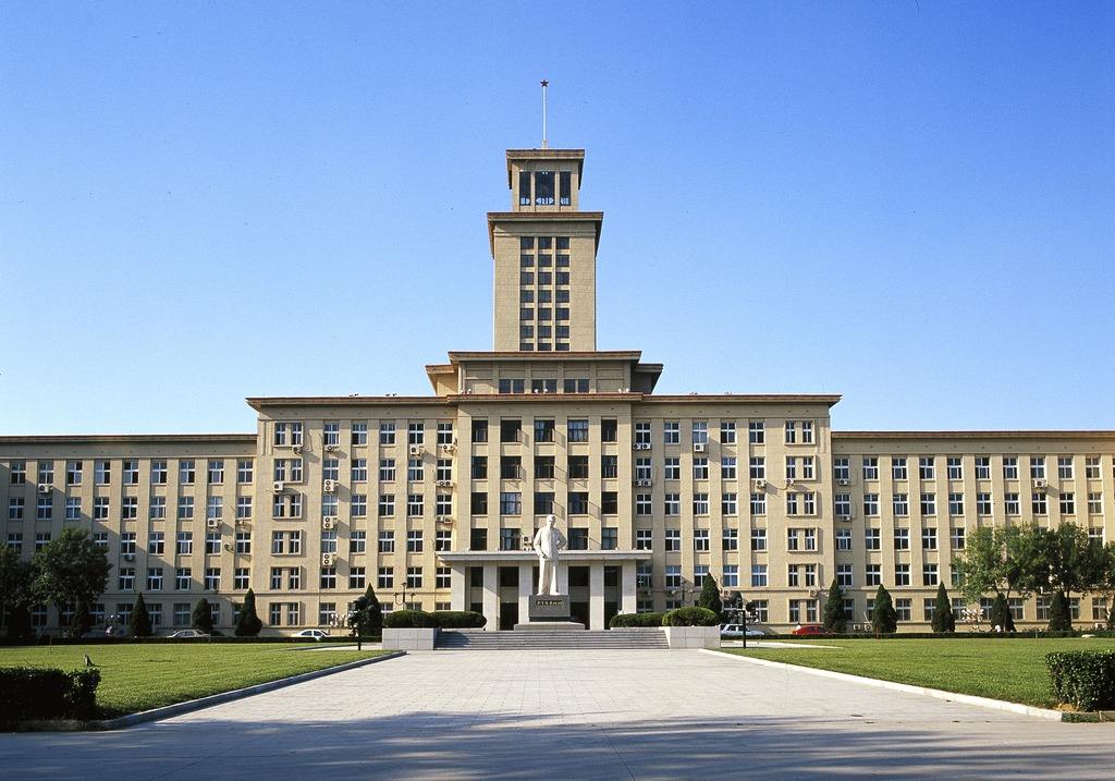 大学纷纷去追捧，学生频频被误导，大学排行榜的功与过