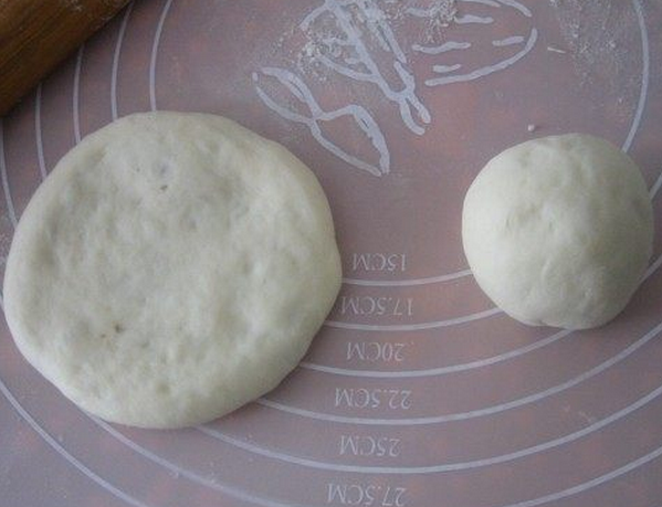 发面饼不发硬的秘诀：掌握好这一个小妙招，烙好的饼松软有嚼劲！
