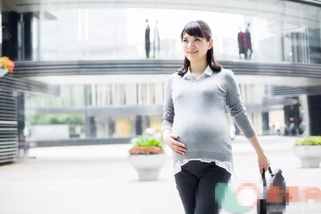孕期准妈妈不要“乱穿衣”，不同场合搭配不同风格，既体面又舒适