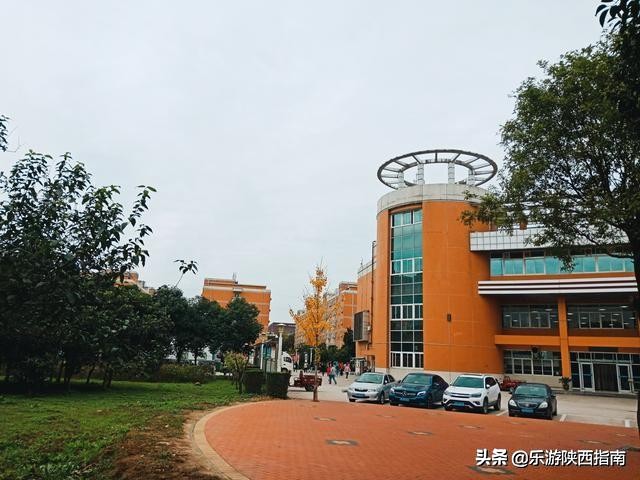 五院四系法最末！被叹惜的政法长安校区，有着超美的秋色与一日游