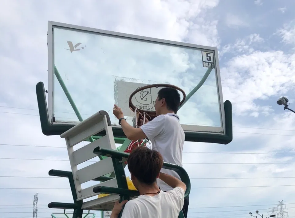 市全民健身中心室外篮球场更换篮球网