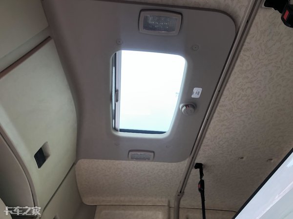 陕汽德龙X3000牵引车+新国标半挂车，这配置运输危化品够安全吗？