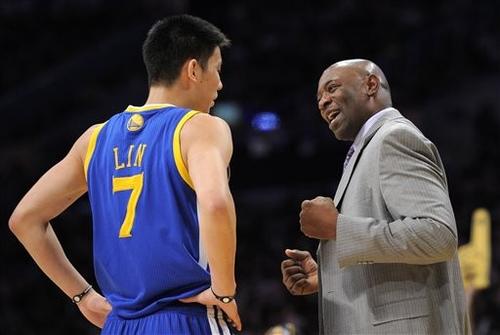 林书豪为什么进入nba(从被歧视的落选秀，到科比头上砍38分，这是林书豪的逐梦之路)