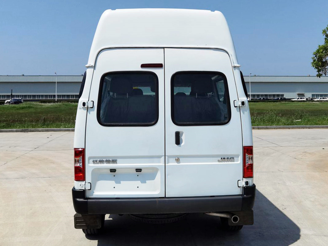 9座布局配柴油2.8T动力，全新江铃特顺实车，外观很霸气
