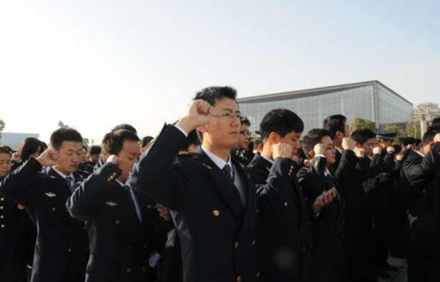 4所毕业生直接“躺赢”公务员的大学，专业也很吃香，就业不用愁