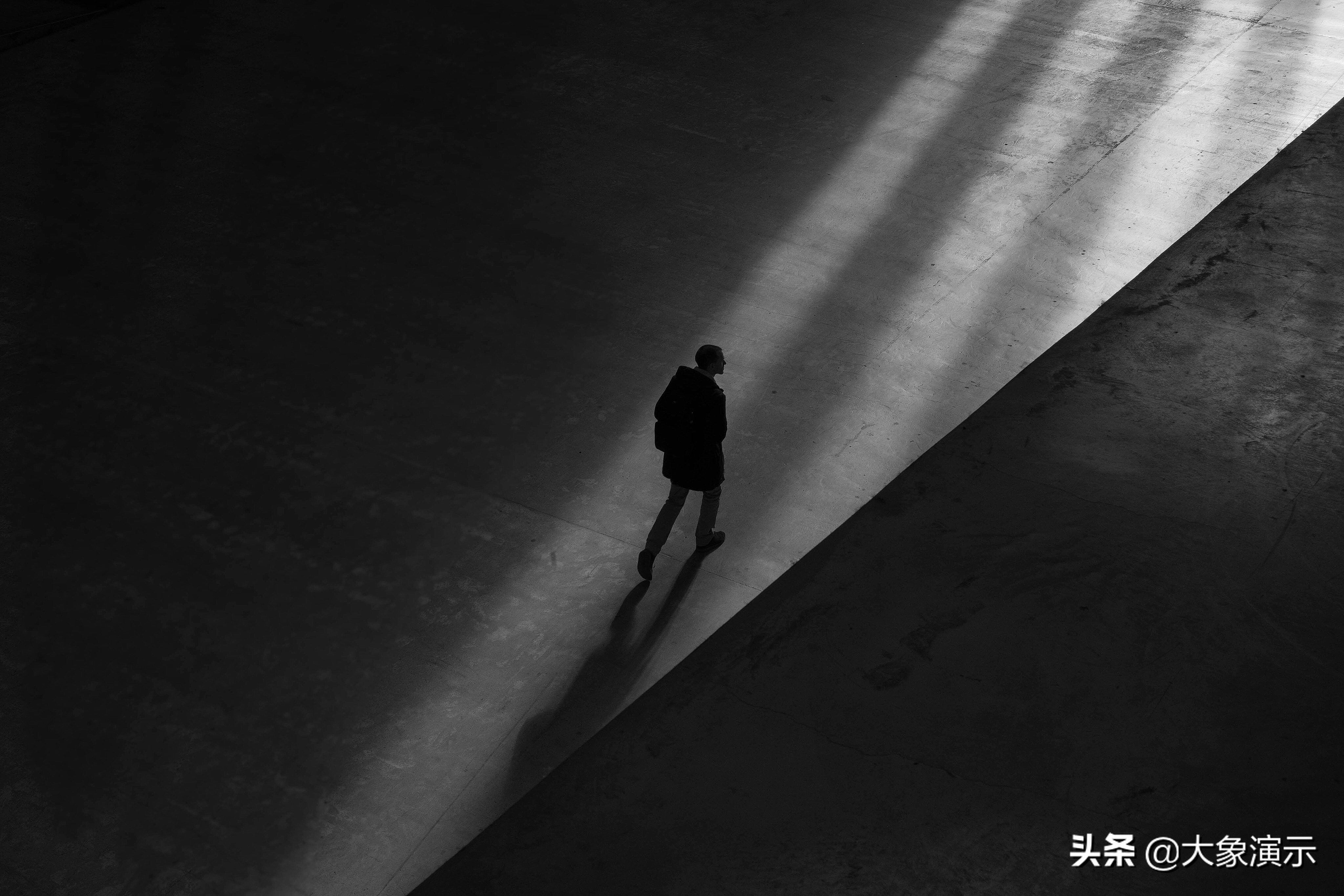 参加工作十年，这是我第15次辞职，靠PPT创业行不行？