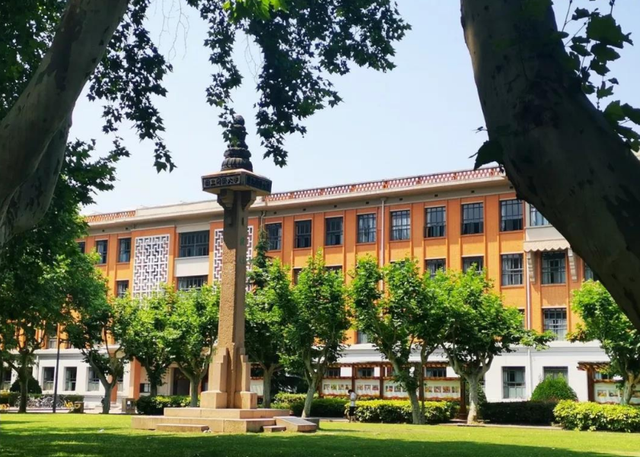 “土木工程”专业排名前26的大学：可分为4档，清华只能排第二