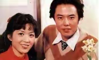 “风流皇帝”张铁林：9个女人3个孩子，他是如何渣完一个又一个？