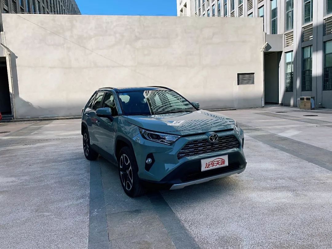 丰田RAV4全面评测：动力性能、燃油经济性、安全配置与舒适性深度解析