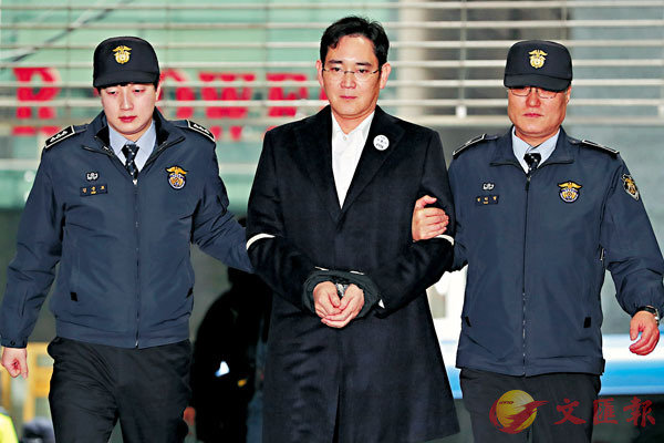 007、普京冬天出门都在穿大衣，男人怎么穿大衣显贵显帅？