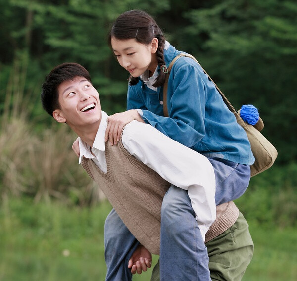 窦骁的富贵情史，与2位富家女擦肩而过后，靠魅力征服了赌王千金