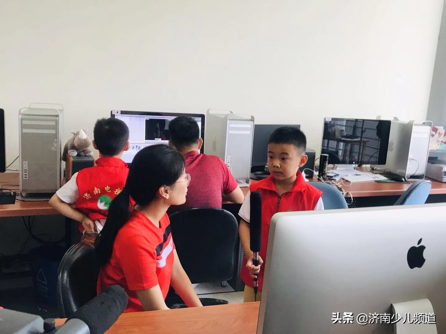 济南广电青少年口才播音班——暑期实践课堂