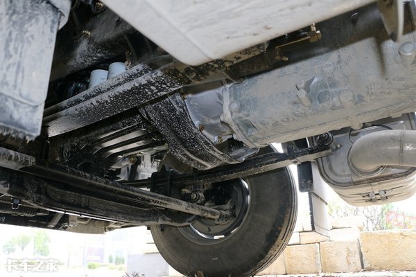 dCi465发动机+DT14变速箱，实拍东风KL牵引车，报价33.5万