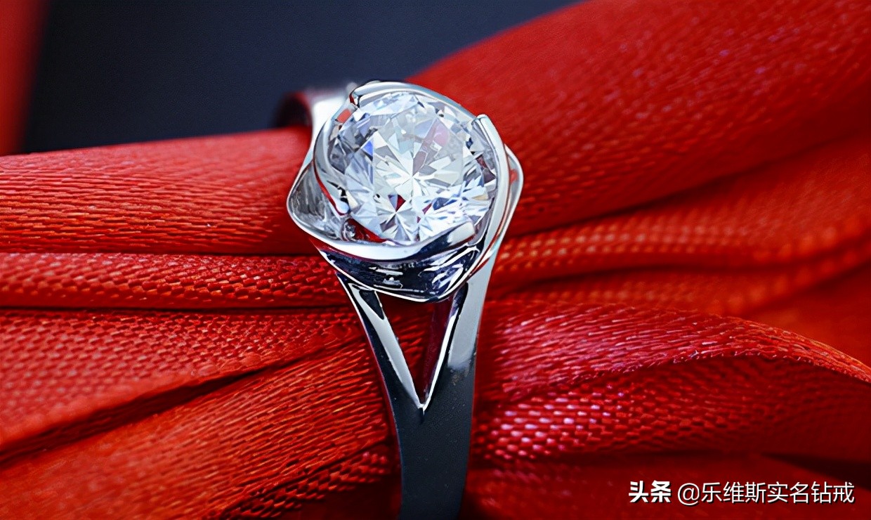 订婚戒指一般多少价位合适（现在的订婚戒指一般多少钱）