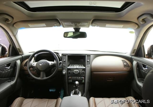 英菲尼迪FX37 3.7L V6实拍，让宝马X5/Q7吃灰的异类，售价79.9万