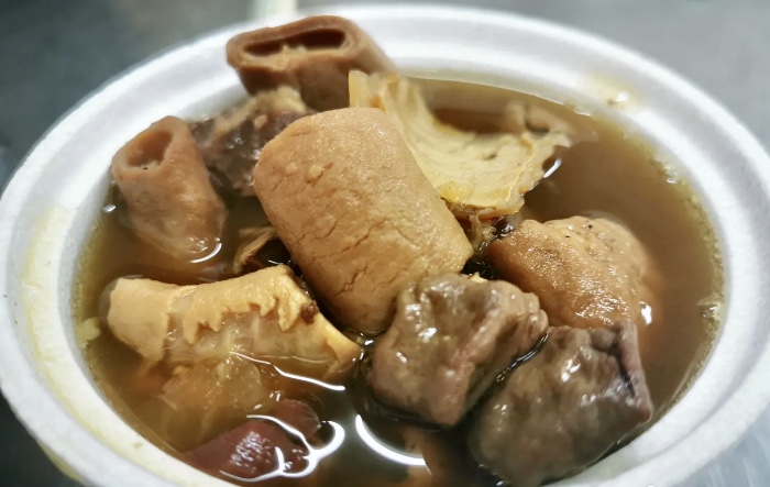 中山八路这家不起眼的粉面店，羊杂粉和牛三星征服嘴刁荔湾街坊