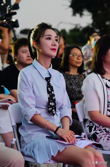 36岁薇娅90亿身家跻身豪门，卖货第一，有这样的老公才是无敌