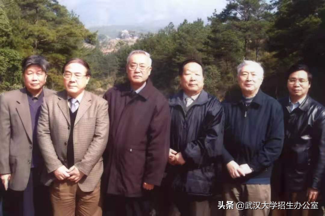 超50万人报考！来武汉大学，2025年，你将拥有“无价之物”！