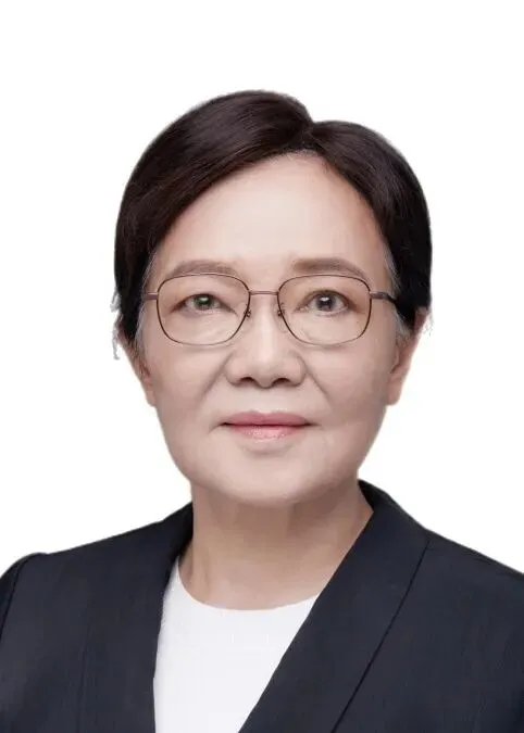 “女神”律师！从工人到高校教师，她放弃留美深造，创多个行业第一！