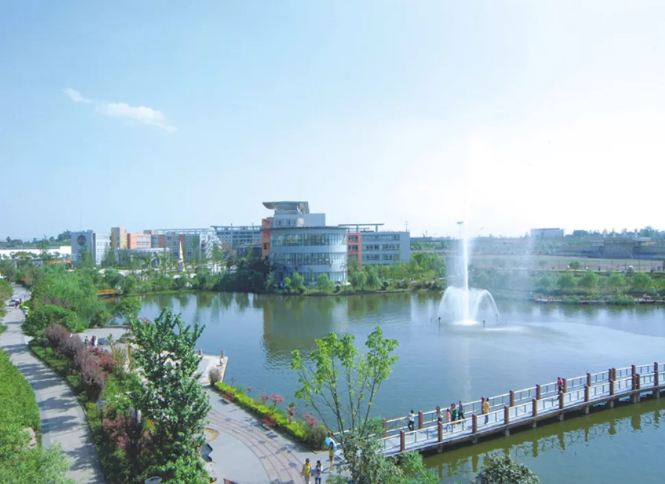 学生宿舍还有跃层双人间，眉山这所大学让隔壁学校羡慕哭了