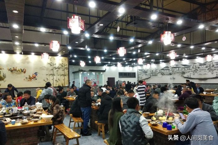 昆明大排档装修效果图：烟火气十足的街头美食空间