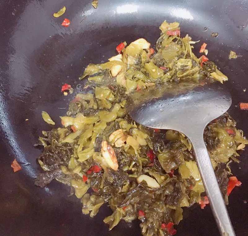 酸菜鱼怎么做好吃？最简单的方法做出和饭店相媲美的酸菜鱼